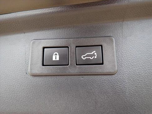 Used 2025 Subaru Outback Premium AWD/4WD image 9
