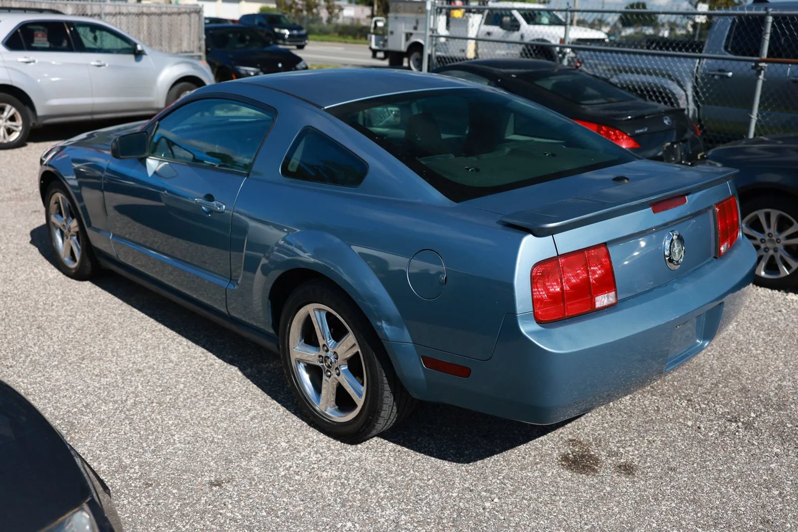Used 2008 Ford Mustang Coupe RWD image 2