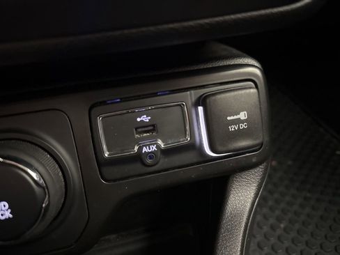 Used 2023 Jeep Renegade Latitude image 29