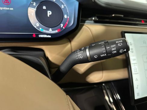 Used 2025 Land Rover Range Rover Sport Dynamic SE image 18