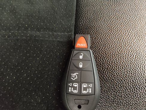 Used 2018 Dodge Grand Caravan SXT FWD image 32