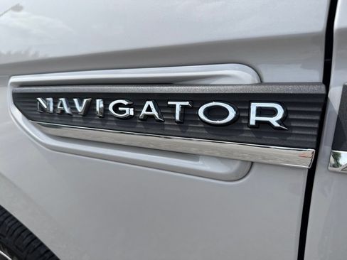 Used 2024 Lincoln Navigator Reserve AWD/4WD image 5