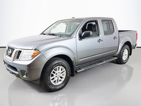 Used 2018 Nissan Frontier SV image 3