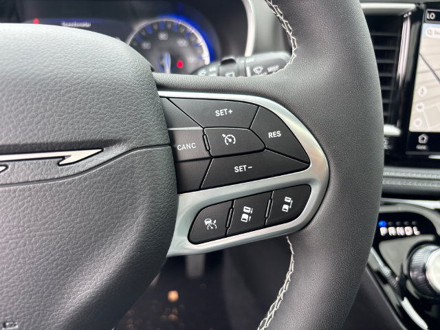 New 2027 Chrysler Pacifica Select w/ Family Tech Group AWD/4WD image 22