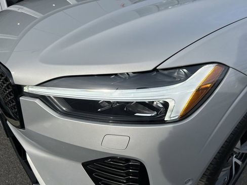 Certified 2025 Volvo XC60 B5 Plus image 7