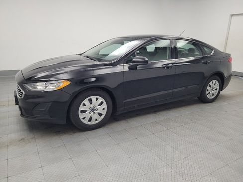Used 2019 Ford Fusion S image 2