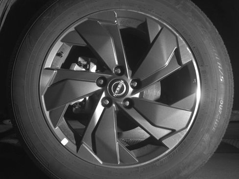 Used 2025 Nissan Rogue SV FWD image 12