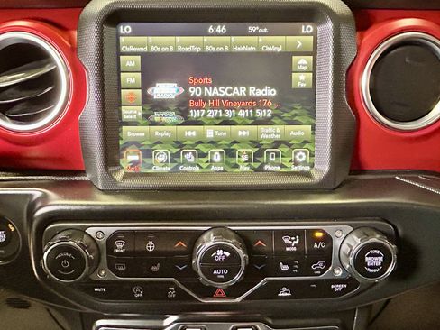 Used 2022 Jeep Wrangler Unlimited Rubicon w/ Cold Weather Group AWD/4WD image 30