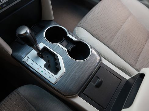 Used 2014 Toyota Camry Hybrid image 42