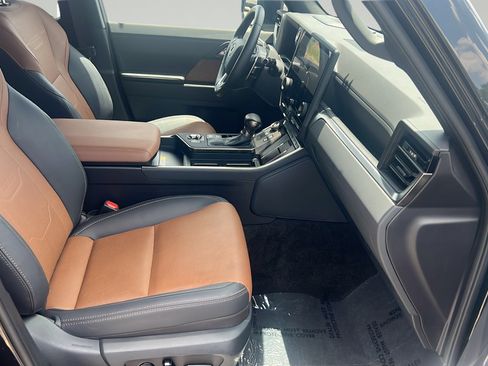 Used 2025 Lexus GX 550 w/ Accessory Package (2T) AWD/4WD image 19