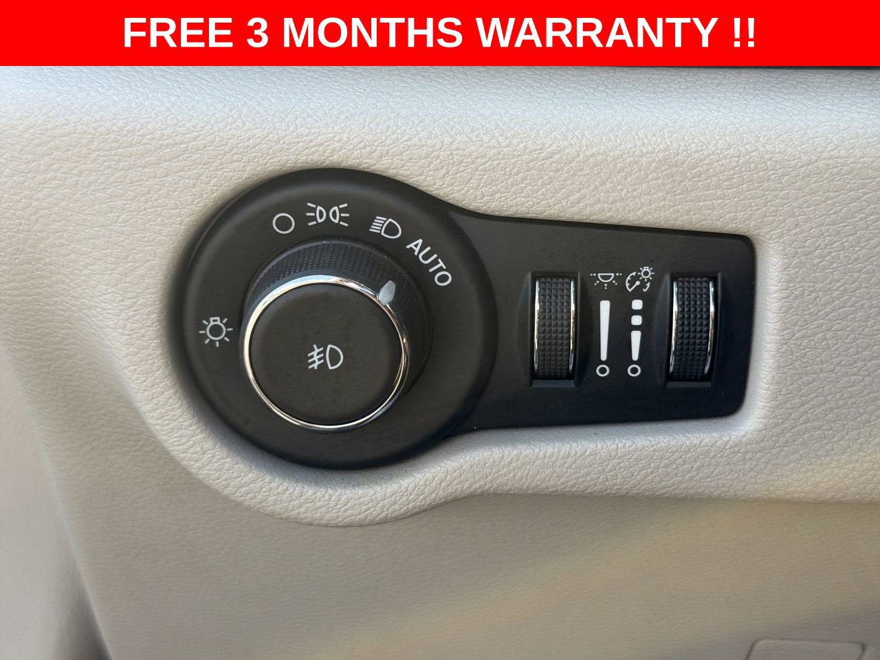 Used 2017 Chrysler Pacifica Touring-L FWD image 39