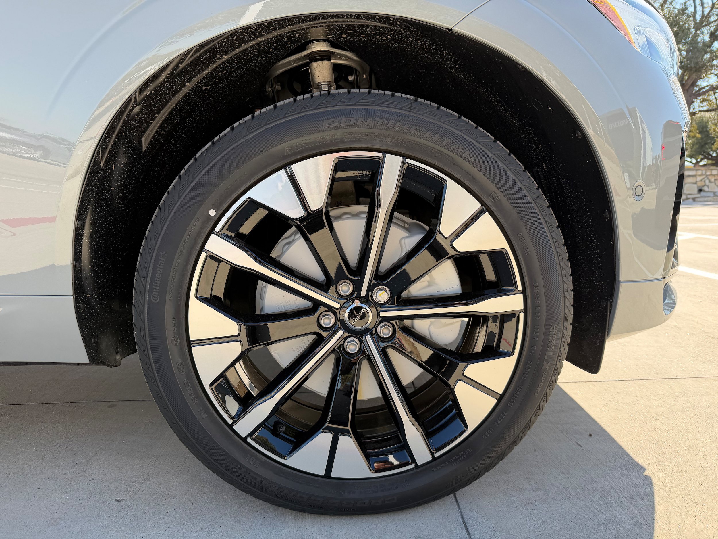 New 2026 Volvo XC60 B5 Plus w/ Protection Package Premier AWD/4WD image 7
