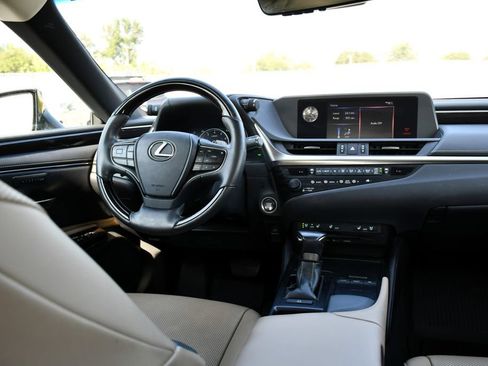 Used 2019 Lexus ES 350 w/ Premium Package FWD image 23