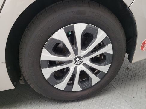 Used 2017 Toyota Prius Prime Plus w/ Carpet Mat Package FWD image 31