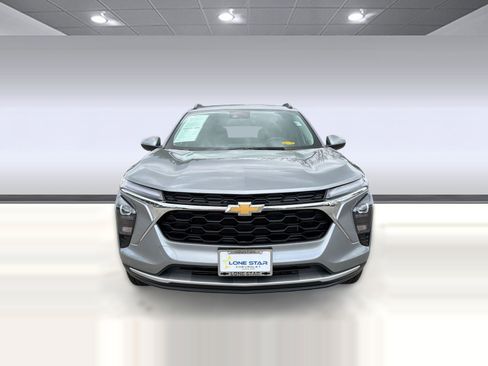 Certified 2025 Chevrolet Trax LT w/ LT Convenience Package FWD image 6