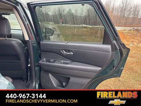 Used 2024 Nissan Pathfinder SL image 32