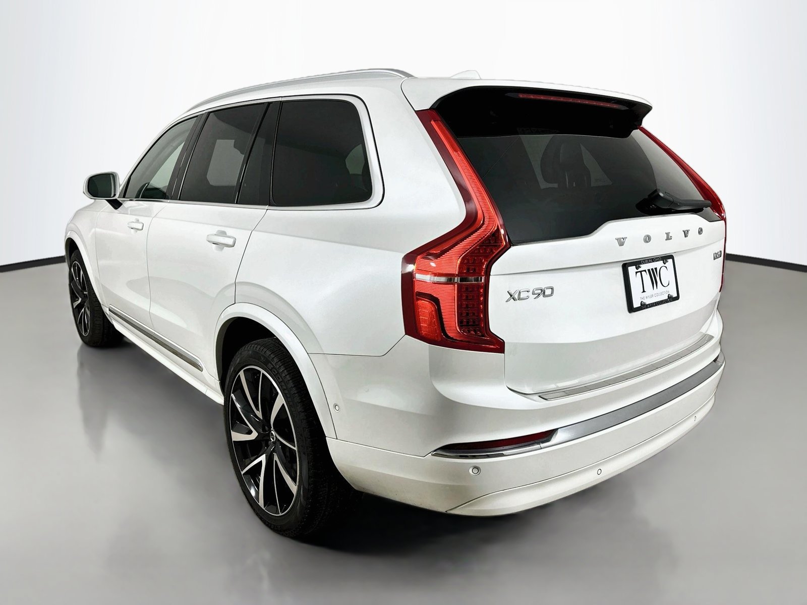Certified 2024 Volvo XC90 B6 Ultimate w/ Protection Package Premier AWD/4WD image 7