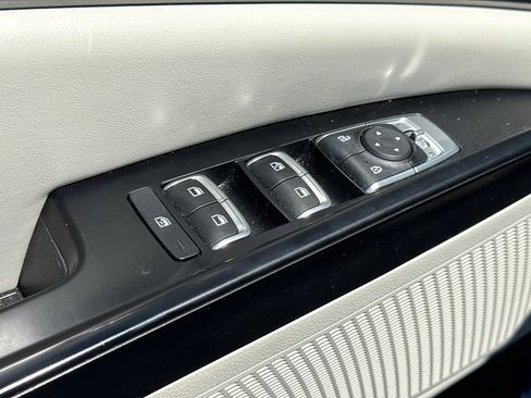 Used 2024 Kia Carnival LX image 21