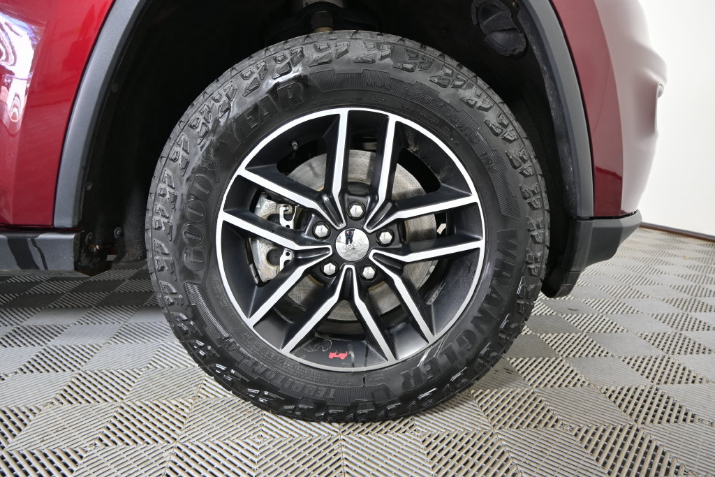 Used 2017 Jeep Grand Cherokee Trailhawk w/ Trailhawk Luxury Group AWD/4WD image 11