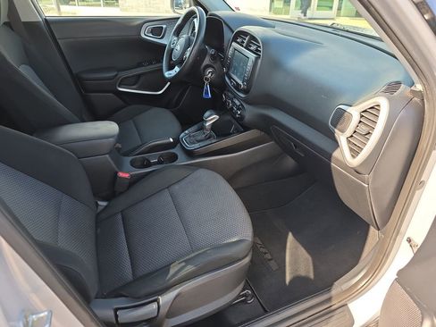 Used 2020 Kia Soul LX image 34