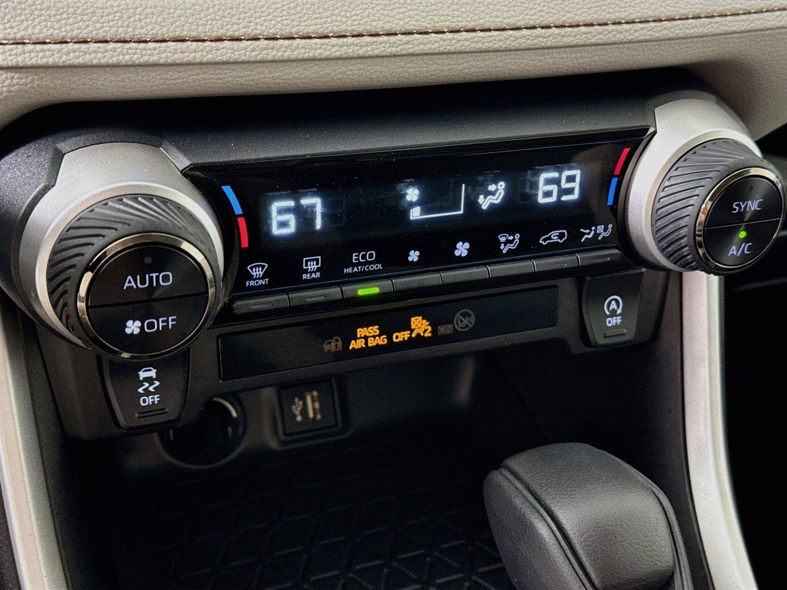 Used 2025 Toyota RAV4 XLE AWD/4WD image 9