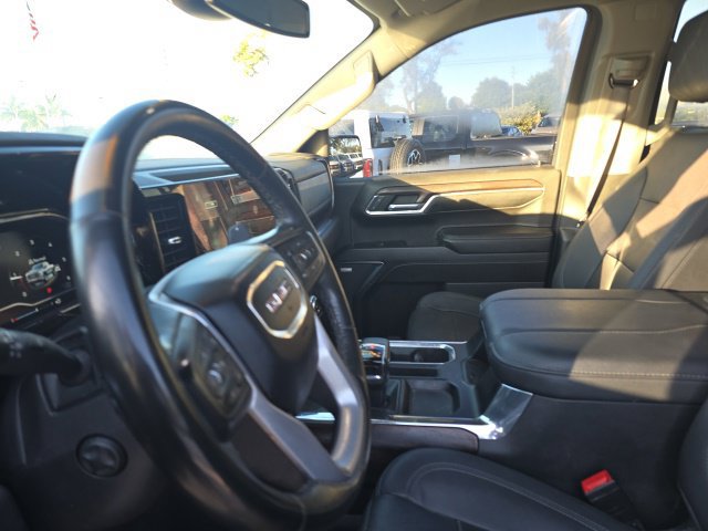 Used 2023 GMC Sierra 1500 SLT w/ SLT Premium Package AWD/4WD image 9