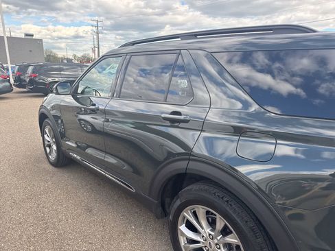 Used 2023 Ford Explorer XLT w/ Equipment Group 202A AWD/4WD image 17