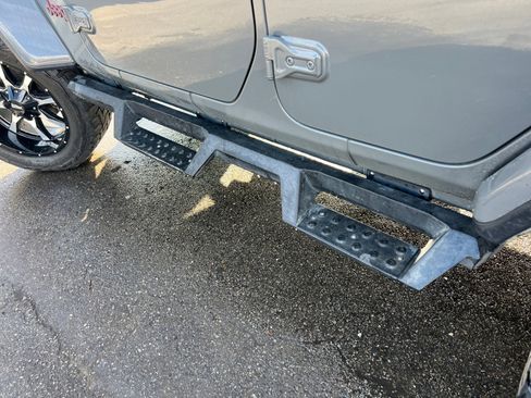 Used 2020 Jeep Wrangler Unlimited Rubicon image 32