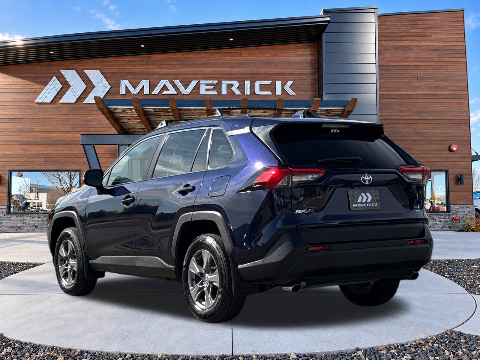 Used 2024 Toyota RAV4 XLE AWD/4WD image 4