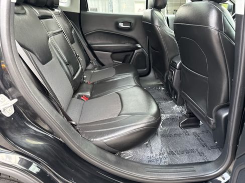 Used 2018 Jeep Compass Latitude AWD/4WD image 14