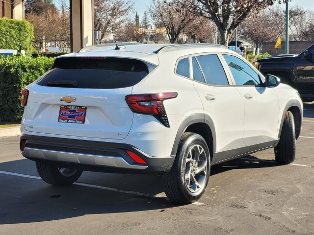 New 2026 Chevrolet Trax LT w/ LT Convenience Package FWD image 4