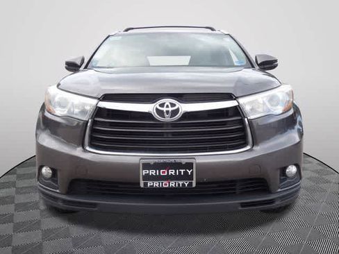 Used 2016 Toyota Highlander XLE w/ Protection Package #3 AWD/4WD image 5