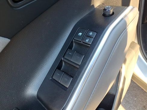 Used 2022 Toyota Highlander L image 9