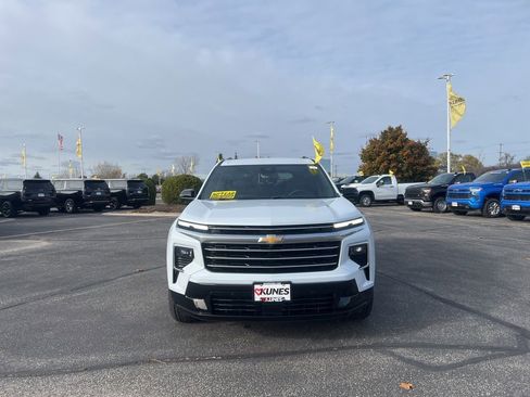 New 2026 Chevrolet Traverse High Country w/ LPO, Floor Liner Package image 2