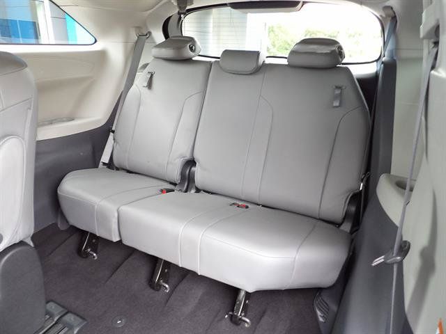 Used 2022 Toyota Sienna XLE FWD image 31