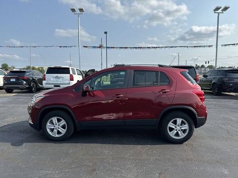 Used 2021 Chevrolet Trax LT w/ LT Convenience Package AWD/4WD image 2