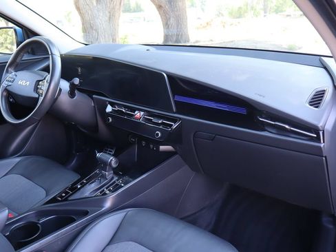 Used 2023 Kia Niro EX Touring FWD image 17