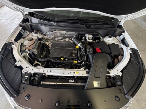 Used 2025 Chevrolet Trax LT image 32