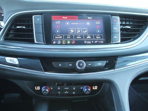 Used 2022 Buick Enclave Essence image 15