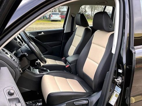 Used 2017 Volkswagen Tiguan S image 9