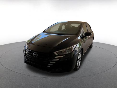 Used 2025 Nissan Versa SV image 4