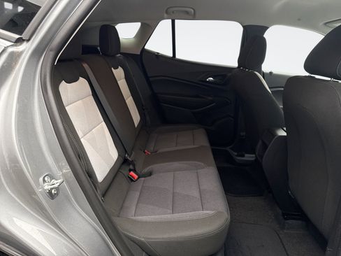 Used 2025 Chevrolet Trax LS w/ LS Convenience Package FWD image 18