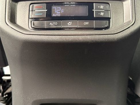 Used 2024 Volkswagen Atlas SE AWD/4WD image 26