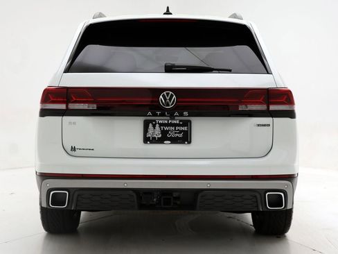 Used 2024 Volkswagen Atlas Peak Edition SE image 8