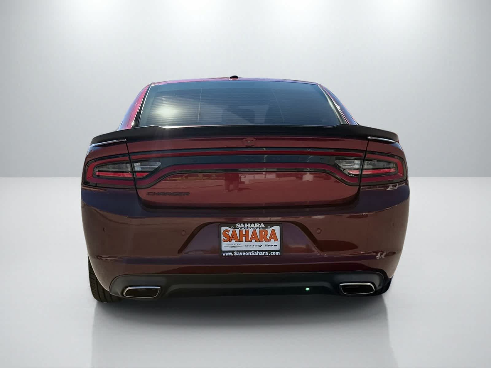 Used 2022 Dodge Charger SXT w/ Blacktop Package RWD image 5