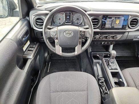 Used 2019 Toyota Tacoma TRD Off-Road image 11