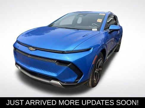 Used 2024 Chevrolet Equinox EV LT w/ LPO, Trailering Package FWD image 1