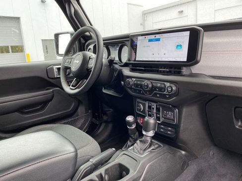 Used 2024 Jeep Wrangler Unlimited AWD/4WD image 42