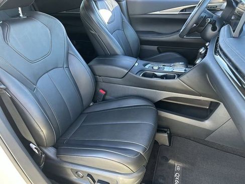 Certified 2025 INFINITI QX60 Luxe image 11