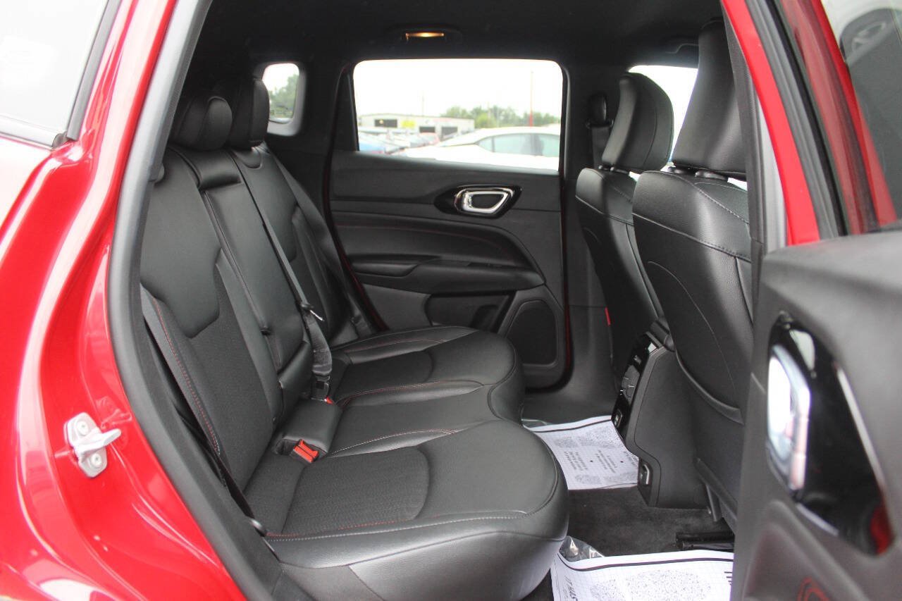 Used 2025 Jeep Compass Trailhawk AWD/4WD image 11